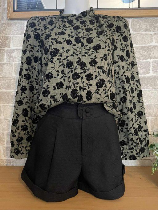 Short à revers avec volant ceinture