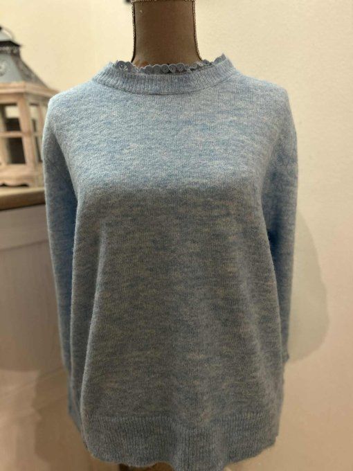 Pull doux à col dentelle 