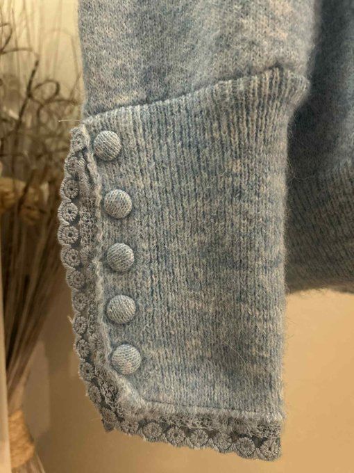 Pull doux à col dentelle 